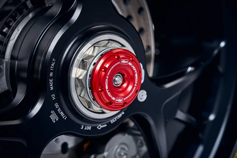 EVOTECH-2022-Ducati-Panigale-V4S-Rear-Spindle-Bobbins-L1190838_fe71fceb-6405-4c2b-a620-a053d1aa8d37_large
